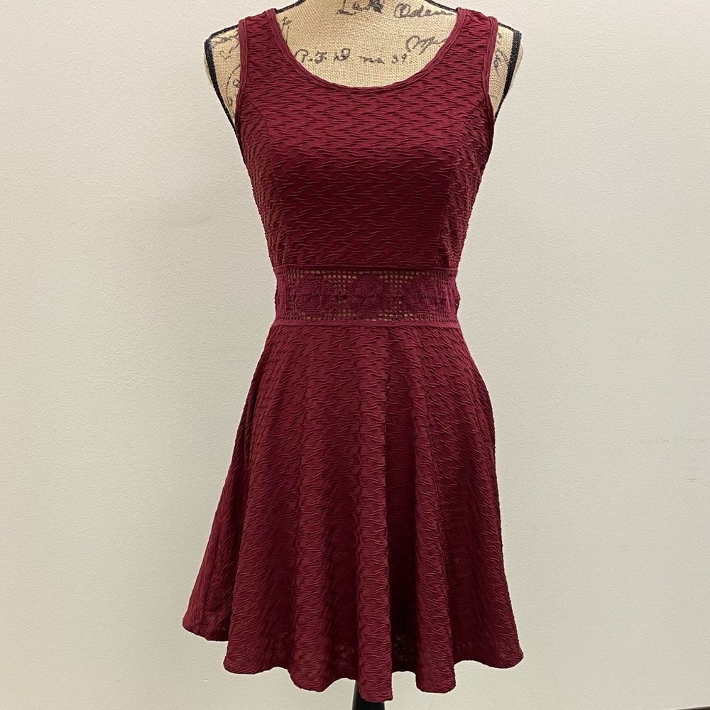 AMERICAN Rag Cie‎ red sleeveless textured print crochet waist midi dress